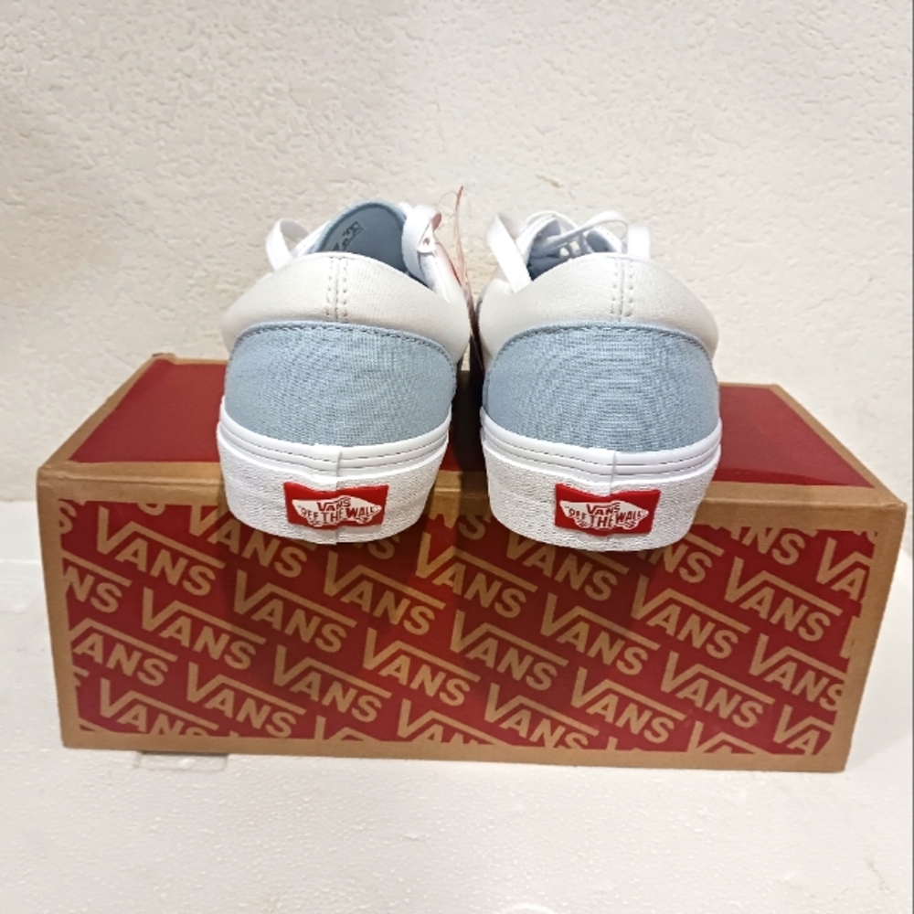Vans - Picture 2 of 4